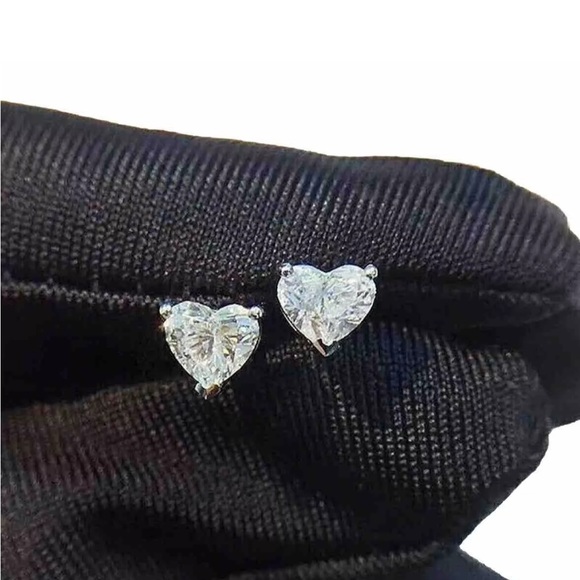 2 Ct Heart Shape VVS1/D Lab Created White Sapphire Stud Earrings 7mm Push Back - Picture 3 of 4